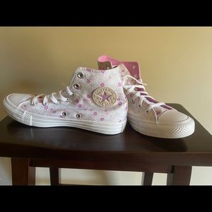 NWOB Converse high top- size 8